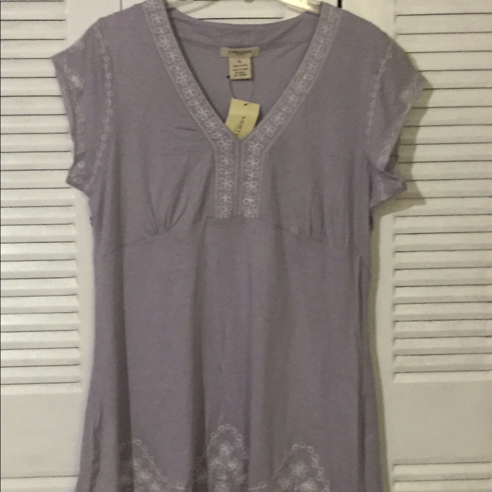 NWT - VERTIGO V-Neck Top Size XL